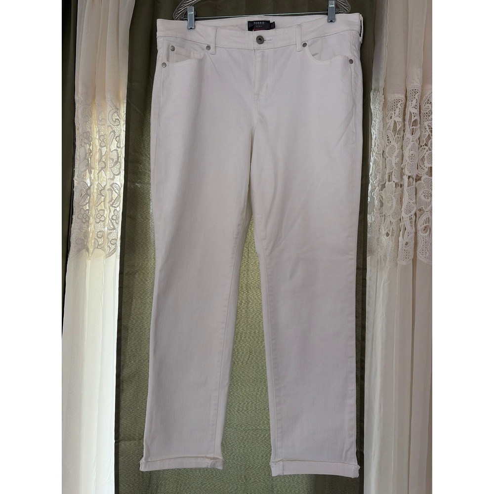Torrid Boyfriend Straight Jeans Womens 16T White Vintage Stretch Summer Denim
